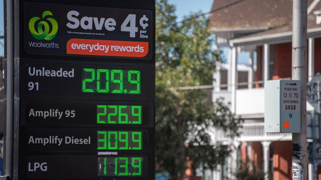 Australians dissatisfied and fearful of job losses